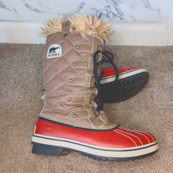 Sorel women's waterproof boots with faux fur. - Picture 1 of 11
